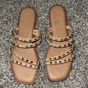 Cushionaire Tan Studded Gladiator Sandal size 10